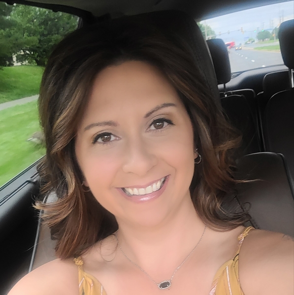 Meet your Posher, Aimee - Picture 1 of 5